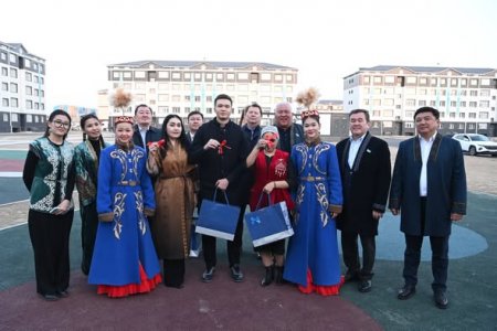 Депутаттар жаңа қоныс иелерін құттықтады