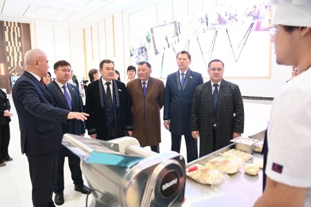 Парламент депутаттары құзыреттілік орталығының жұмысын көрді