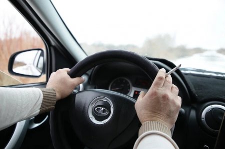 Қандай жағдайда көлік айдап келе жатып телефон ұстауға болады? ІІМ түсіндірді