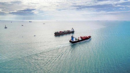 Ормуз бұғазындағы транзит «екі дәлізді жүйеге» көшті