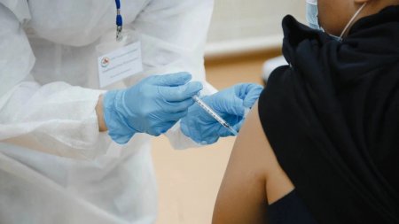 ДСМ вакцинация мен аутизмнің байланысы туралы түсіндірді