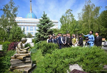 Еліміздің әр өңірінен келген оқушылар Ақорданы аралады