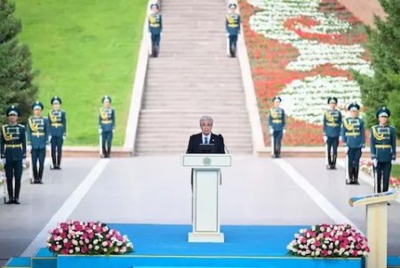 Президент Қасым-Жомарт Тоқаев Мемлекеттік Ту көтеру рәсімінде сөз сөйледі