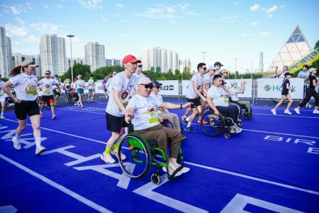 Параатлеттер Astana Half Marathon жарысына қатысты