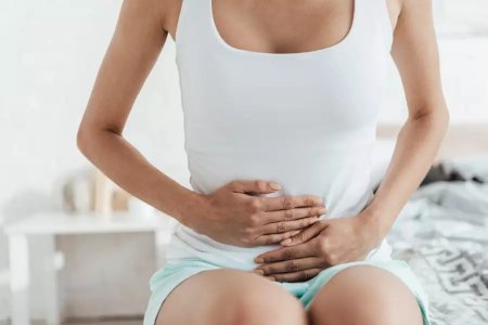 Күйзеліс пен тамақты кеш ішу асқазанға қалай әсер етеді?