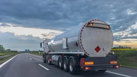 Қостанай облысында 24 тонна спиртті заңсыз әкетудің жолы кесілді