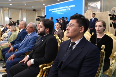 Президент бұқаралық ақпарат құралдарының қызметкерлеріне Әділетті, Таза, Қауіпсіз әрі Күшті Қазақстанды құру ісіне орасан зор үлес қосып келе жатқаны үшін алғыс айтты