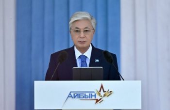 Қасым-Жомарт Тоқаев іс-шараға қатысушыларды «Айбын» әскери-патриоттық жастар жиынының аяқталуымен құттықтады