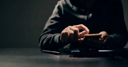 Алаяқтарға ақша аударып қойсаңыз, не істеу керек? Полиция түсіндірді