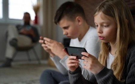 Францияда 15 жасқа дейінгі балаларға әлеуметтік желіні пайдалануға тыйым салынды