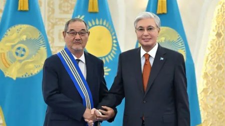 Тоқаев бір топ қоғам қайраткерін мемлекеттік наградалармен марапаттады