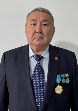 Құрмет төріндегі құрылысшы