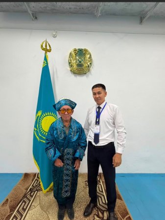 Ауылдың қарт ақсақалы өз таңдауын жасады