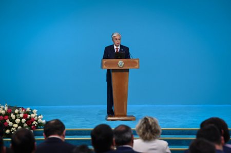 Президент білім беру саласында негізсіз дау-дамайдың көбейгенін сынға алды