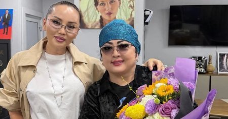 «Сізге бас иеміз»: Баян Алагөзова Мақпал Жүнісоваға құрмет көрсетті