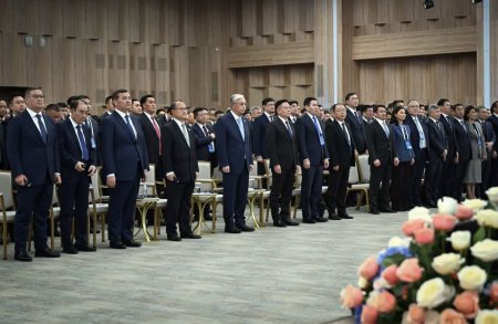 «Қазақстан – Қытай» форумына қатысушылар қаза болған әскери қызметшілерді еске алды