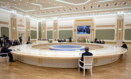 Мемлекет басшысы аймақтағы елдердің шекара маңында құрылған сауда-логистика кешендері мен өнеркәсіп кооперациясы орталықтары мол мүмкіндікке жол ашатынын атап өтті
